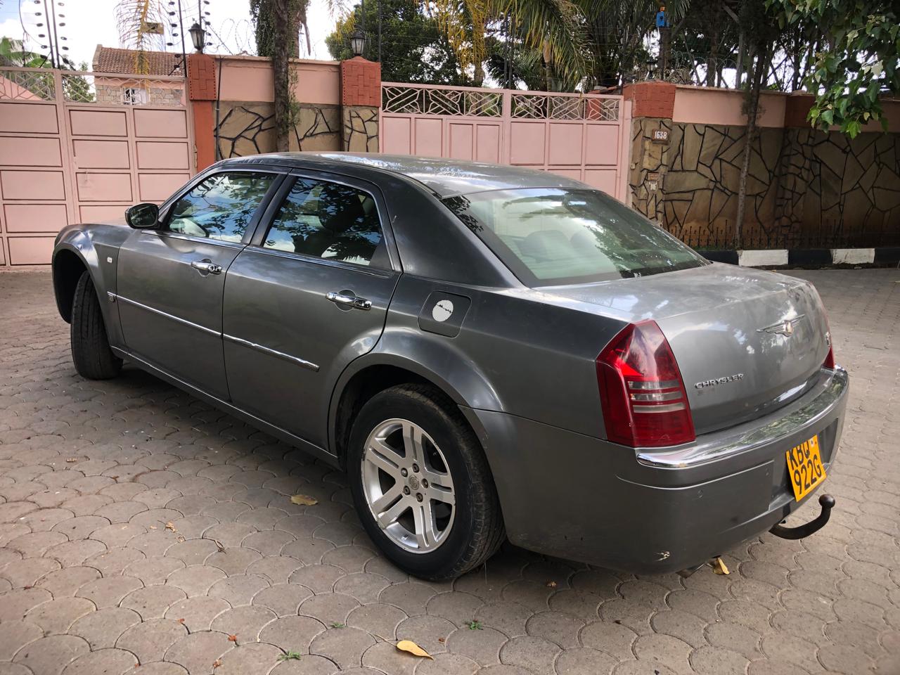 Chrysler SUV - Side View